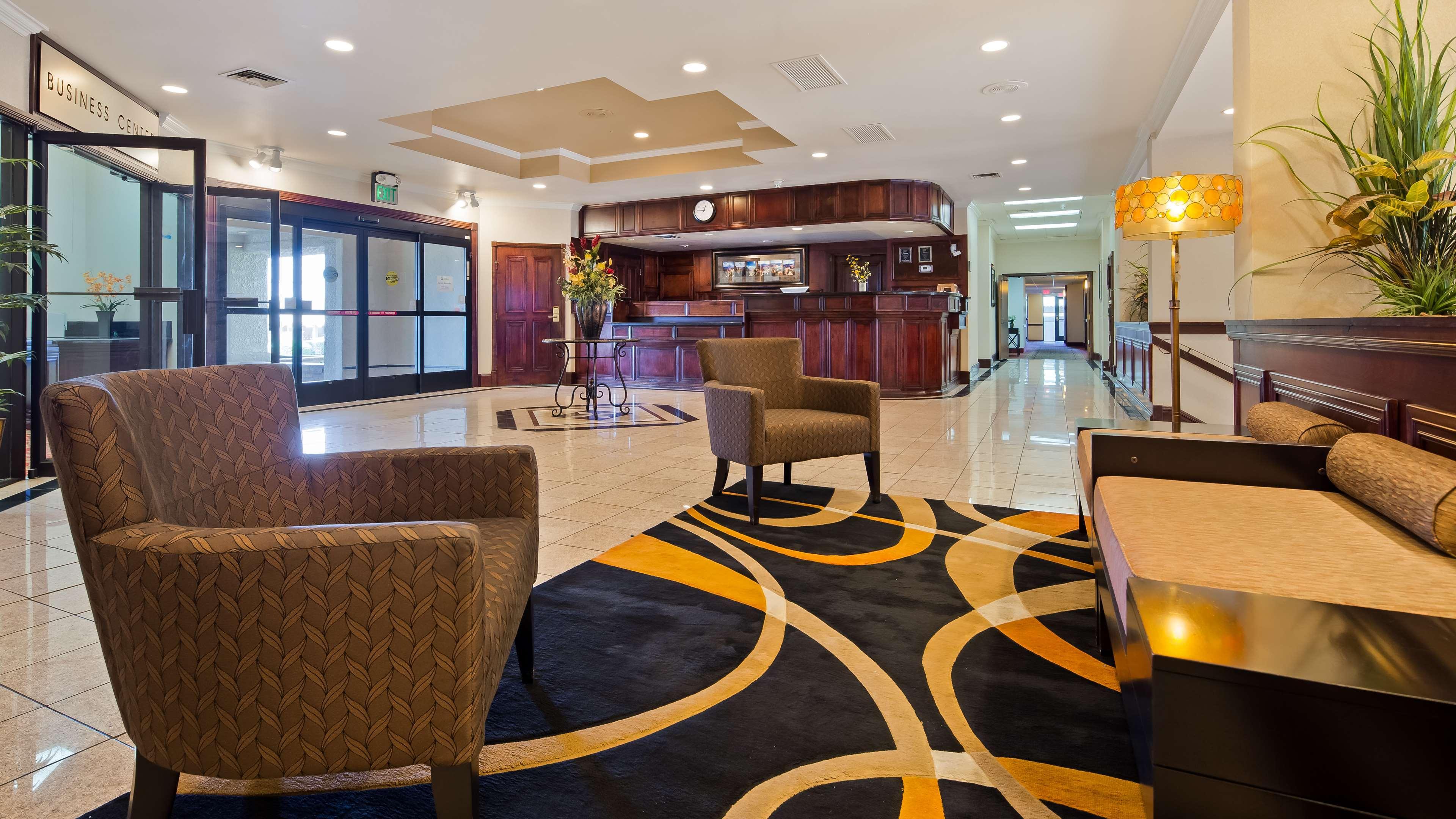 Wyndham Tucson Airport Hotel & Conference Center Exterior photo