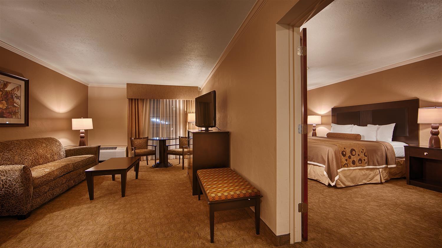 Wyndham Tucson Airport Hotel & Conference Center Exterior photo