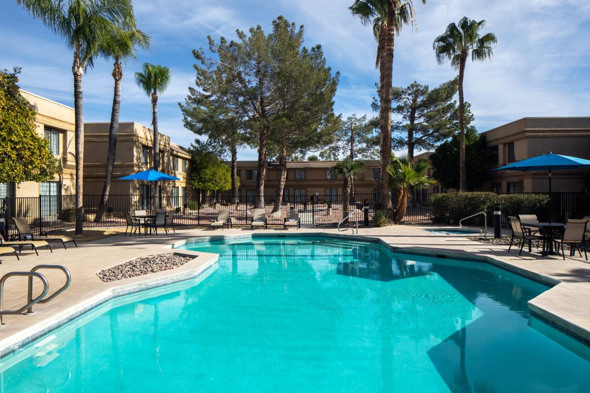 Wyndham Tucson Airport Hotel & Conference Center Exterior photo